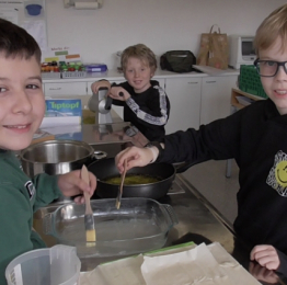 Aus den Klassen - Nüsse fur Baklava.